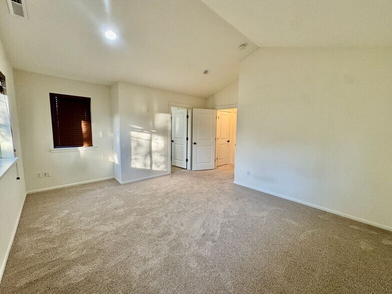 Building Photo - Woodinville Home!