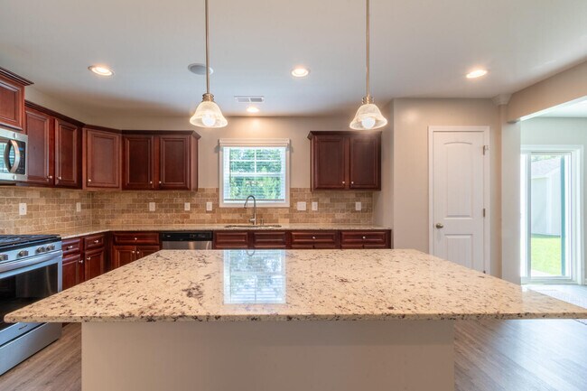 Building Photo - 3733 Moseley Dr