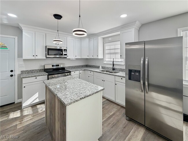 Building Photo - 54 Juanita St