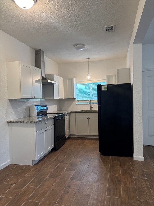 Building Photo - 9834 Pelsey St