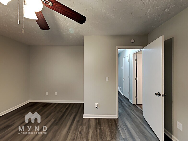 Building Photo - 5657 Riding Woods Dr SW