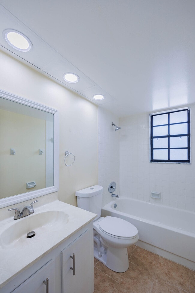 Building Photo - 4708 Oak Terrace Dr