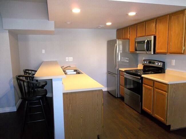 Building Photo - Updated 2-Story Condo Near CSU