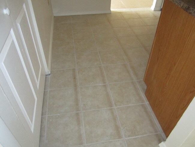 Building Photo - Sarvis Court Apartments