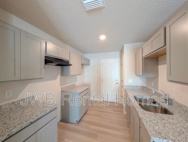 Building Photo - 1442 E 27th St