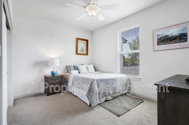 Building Photo - 1419 Coal Ave SW