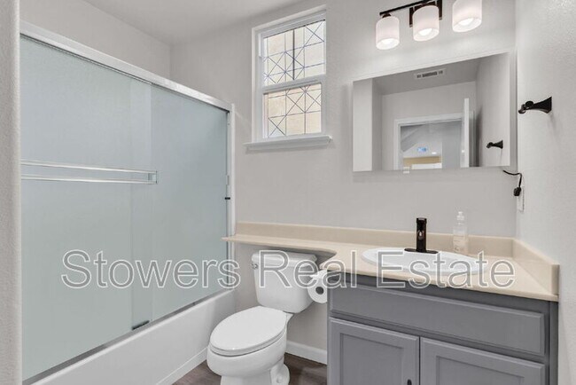 Building Photo - 1162 Waverly Cir