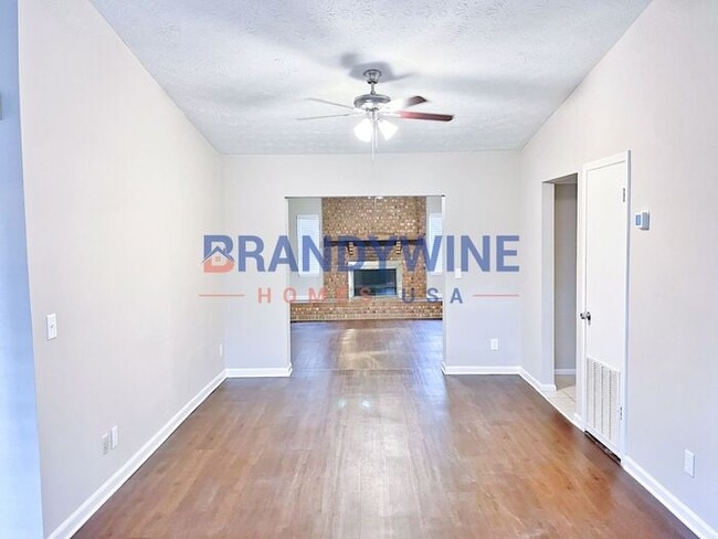 Building Photo - Happy New Year! Move in by 2/15 and get Ma...