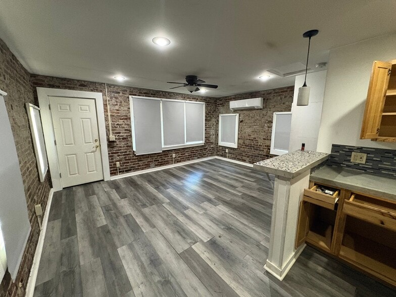 Building Photo - 2209 Bird Ave