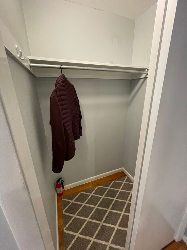 Building Photo - $2800 | Brighton | 1 Bedroom | 1 Bathroom | Parking Available