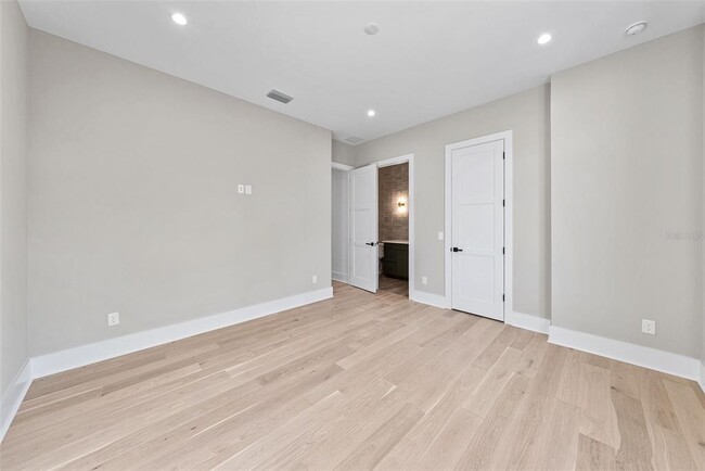 Building Photo - 2106 S Cortez Ave