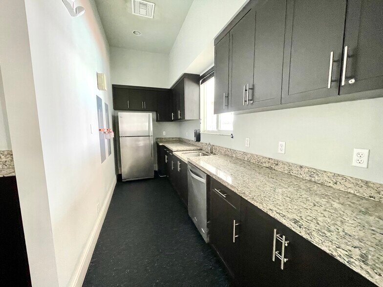 Building Photo - 2833 SW 119th Way