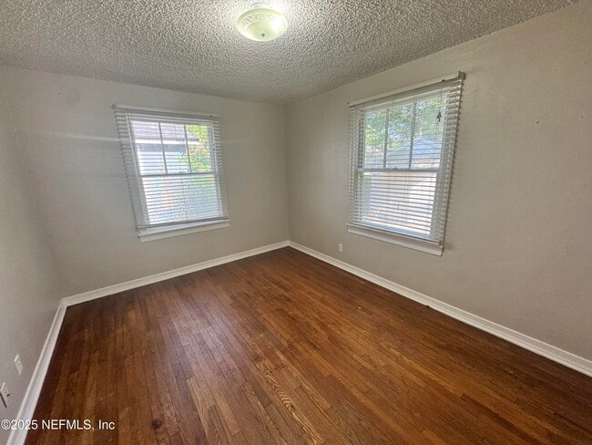 Building Photo - 4050 Dellwood Ave