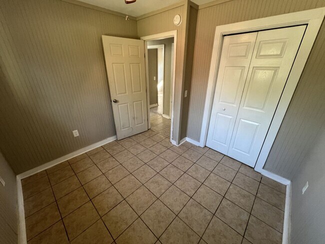 Building Photo - 5863 Denova St