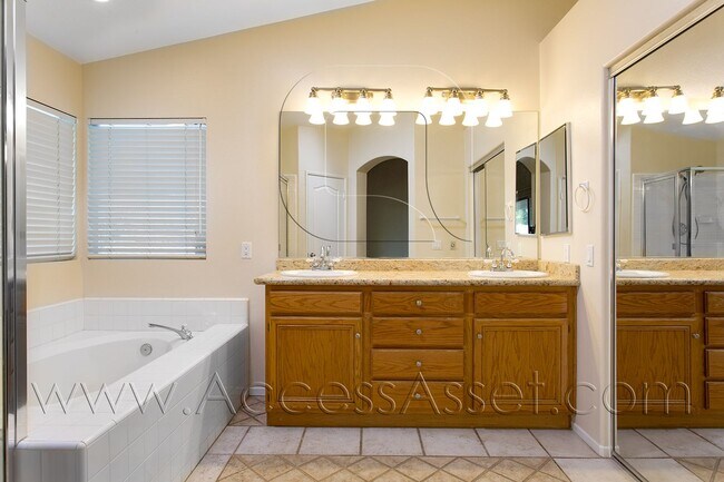 Building Photo - 40025 Athena Ln