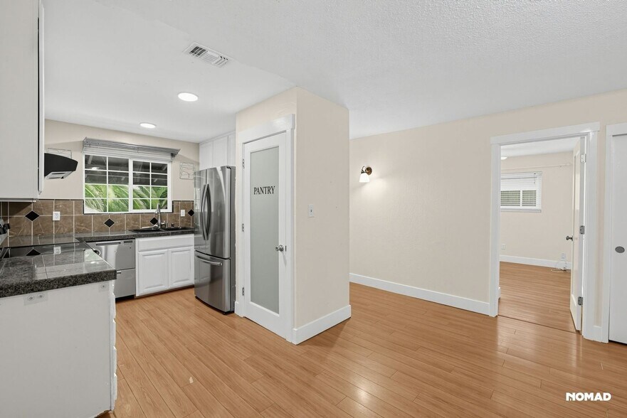 Building Photo - 3059 Rosemont Dr