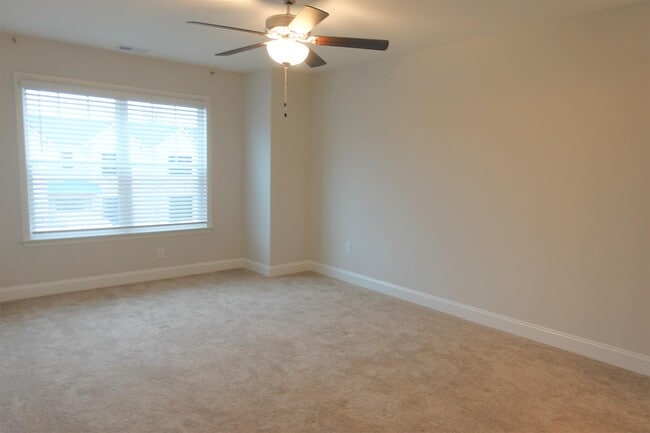 Building Photo - 124 Creekland Wy