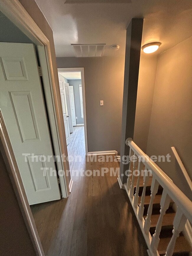 Building Photo - Culpeper Newly Renovated Townhouse