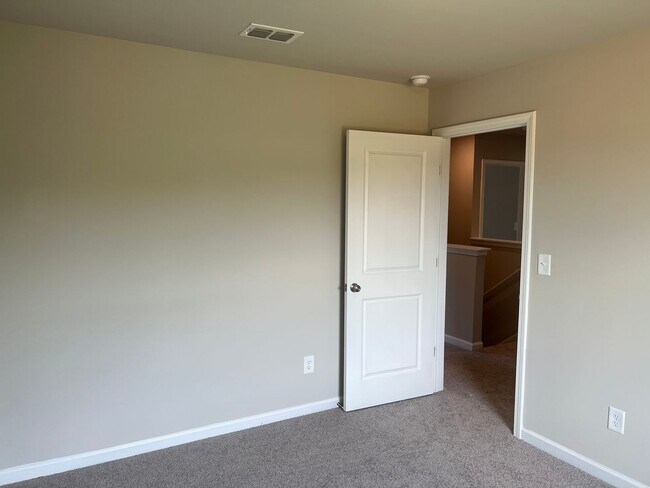 Building Photo - Wonderful Home in The Highlands