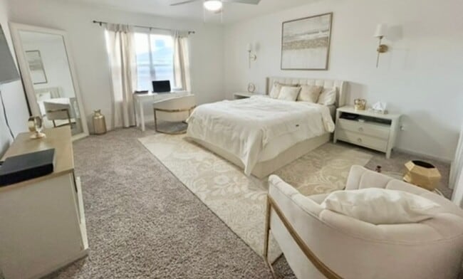 Building Photo - Spacious four bedroom home in the desirable Northeast Heights