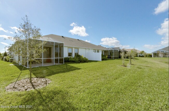 Building Photo - Loren Cove Villa