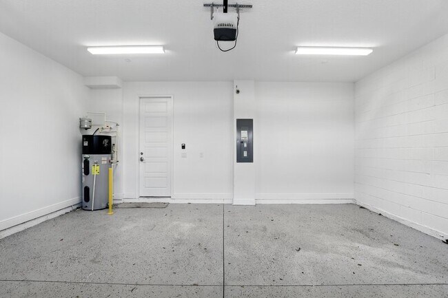Building Photo - 9820 Bucklow Hill Dr