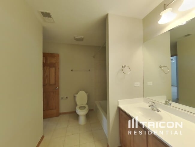 Building Photo - 593 Prairie Crossing Dr