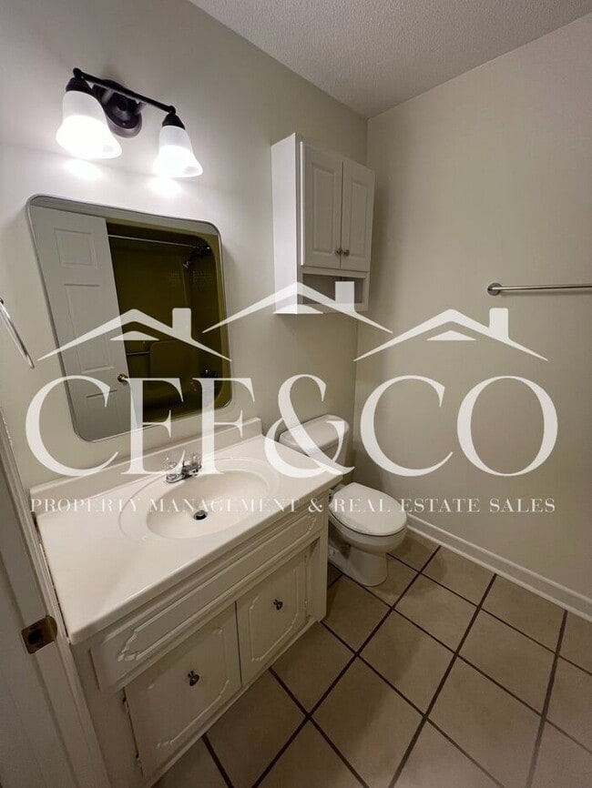 Building Photo - For Rent – Spacious 4 Bedroom, 2 Bathroom ...