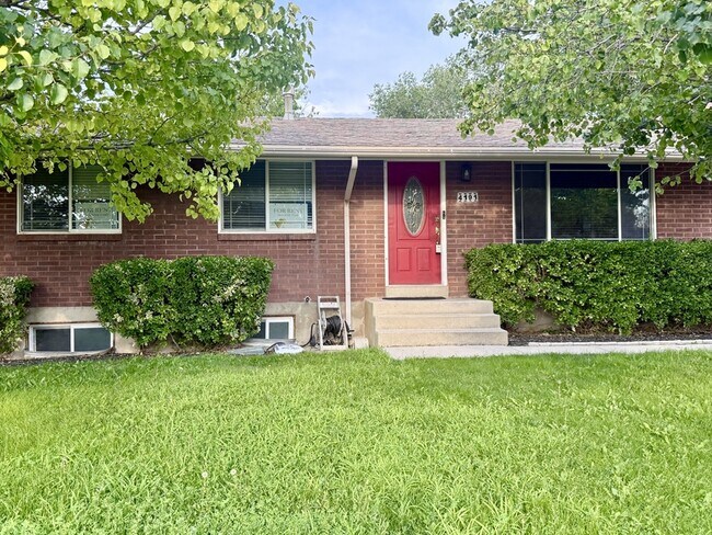 Building Photo - 4191 S Bluejay St