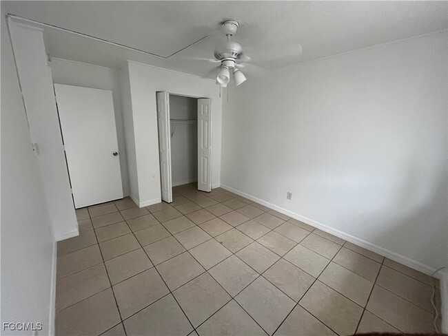 Building Photo - 2452 Stella St