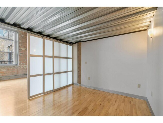 Building Photo - 521 S 7th St