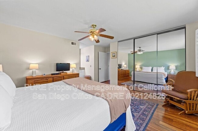 Building Photo - 12576 Oaks N Dr