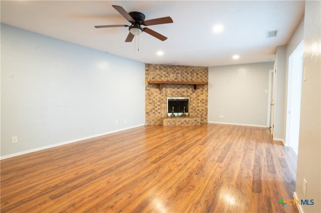 Building Photo - 1207 Wales Dr
