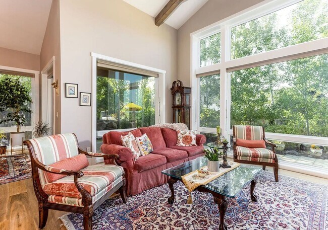 Building Photo - Spacious Tetherow Home with Community Amenities