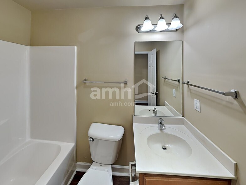 Building Photo - 3016 Sommette Dr