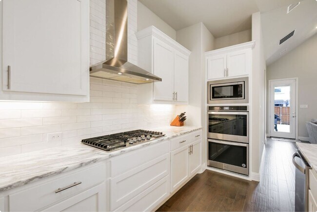 Building Photo - 6842 Gavin Dr