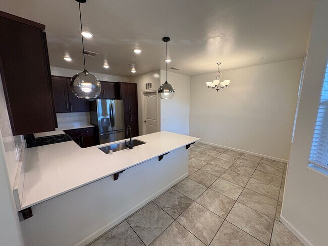 Building Photo - Beautiful home in a gated community Rent Ready!