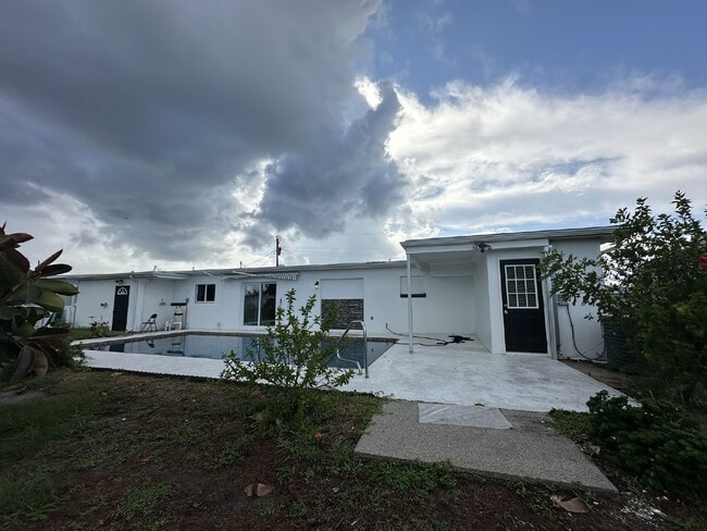 Building Photo - "Elegant 3-Bed Waterfront pool Home"