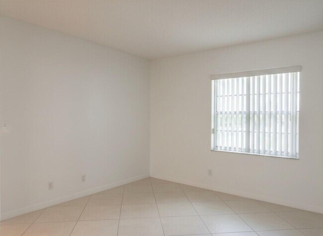 Building Photo - 8820 Royal Palm Blvd