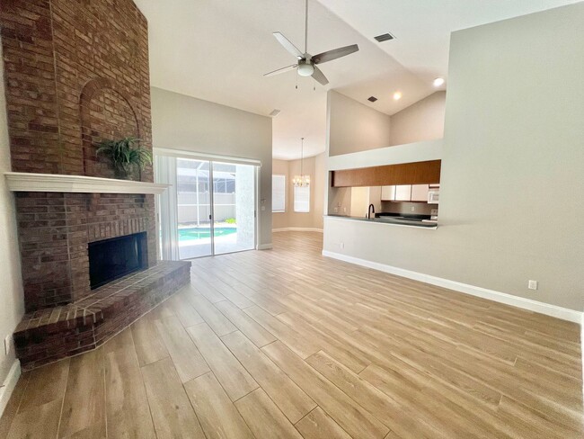 Building Photo - Stunning 3BD/2BTH Pool Home in Tarpon Spri...