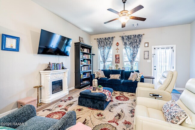 Building Photo - 125 Lightbourne Dr