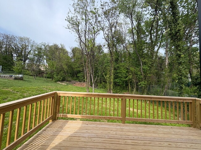 Building Photo - Stand alone home in Madison Heights close to everything.