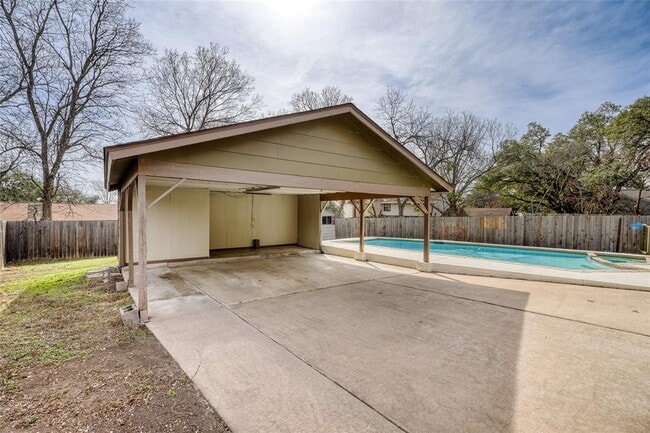 Building Photo - 6601 Skycrest Dr