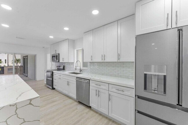 Building Photo - 808 NE 72nd St