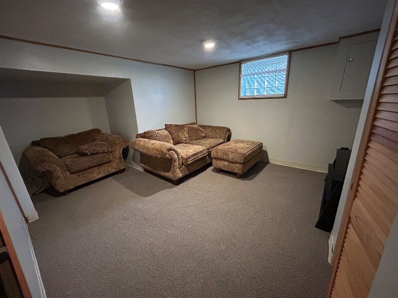 Building Photo - 190 Andrew Dr