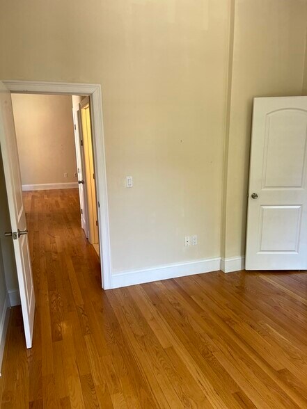 Building Photo - 639 Tremont St