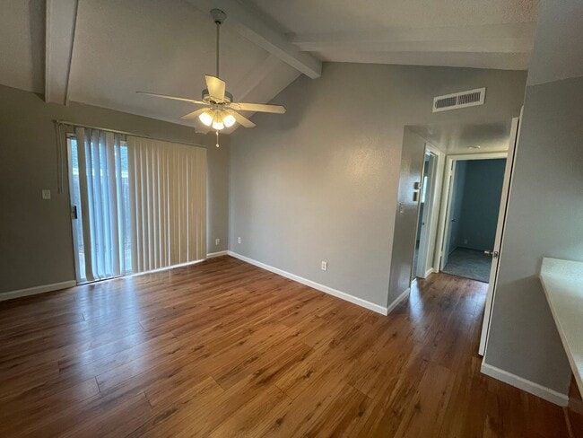 Building Photo - Duplex Unit w/ Attached Garage, Wood Laminate Flooring