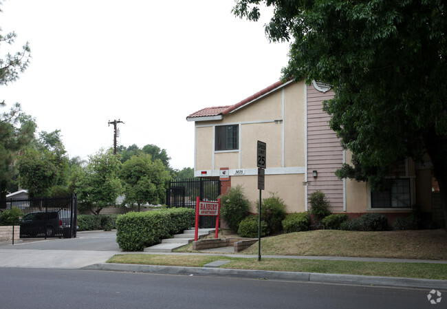 Building Photo - Banbury Apartments
