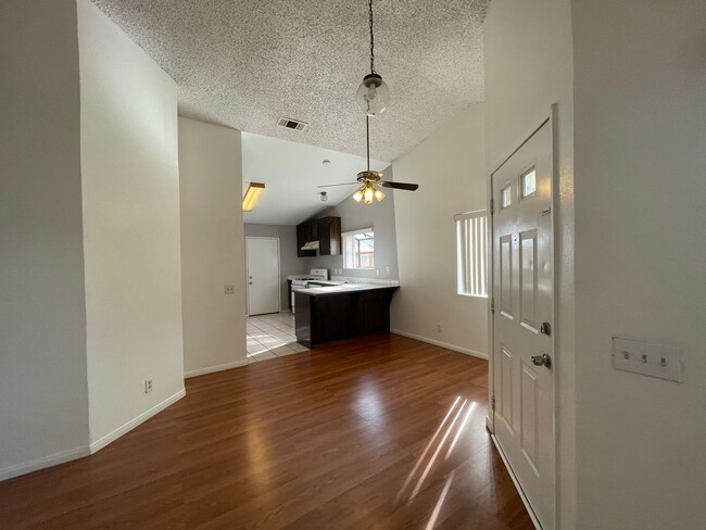 Building Photo - Charming Home in Hesperia- HOA Community- 3 Bedrooms, 2 Bathrooms, Community Park