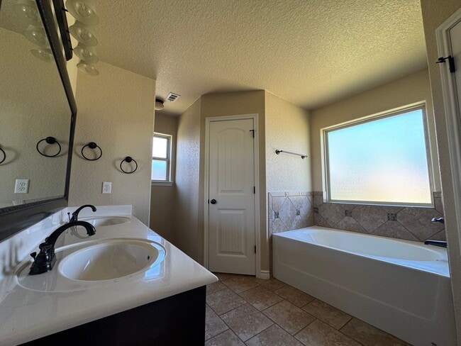 Building Photo - 6109 Newcastle Dr